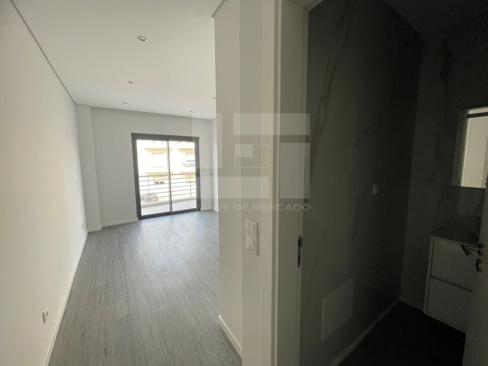 Apartamento T3 para Venda em Quelfes Foto 14