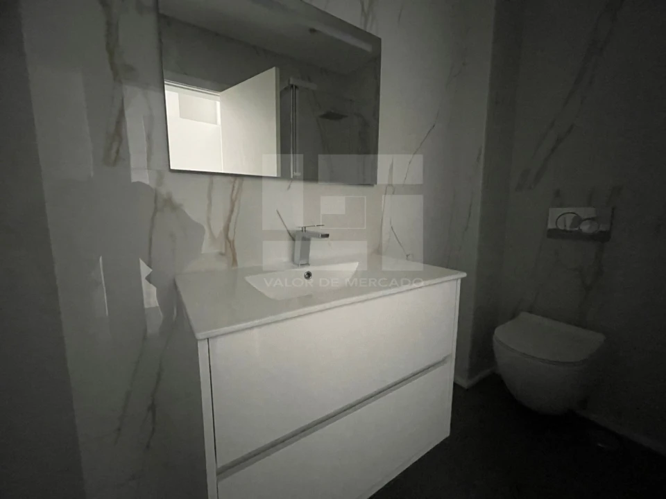 Apartamento T3 para Venda em Quelfes Foto 15