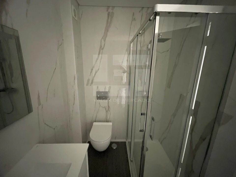 Apartamento T3 para Venda em Quelfes Foto 16