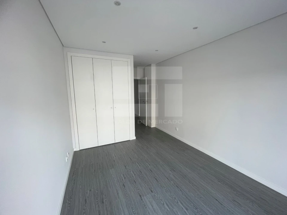 Apartamento T3 para Venda em Quelfes Foto 18