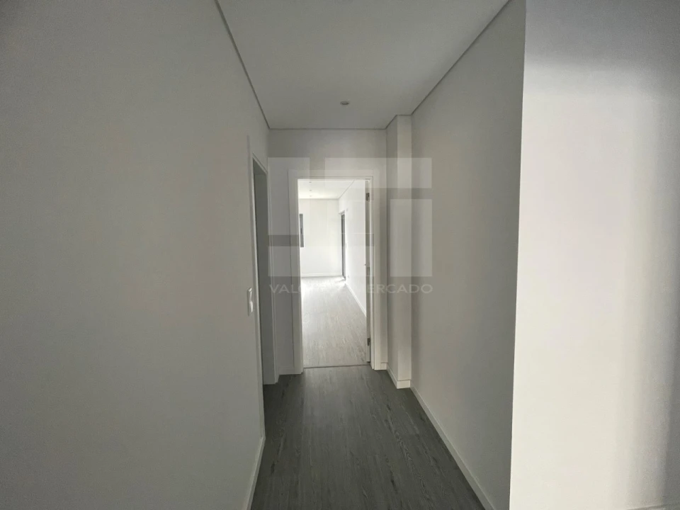 Apartamento T3 para Venda em Quelfes Foto 19
