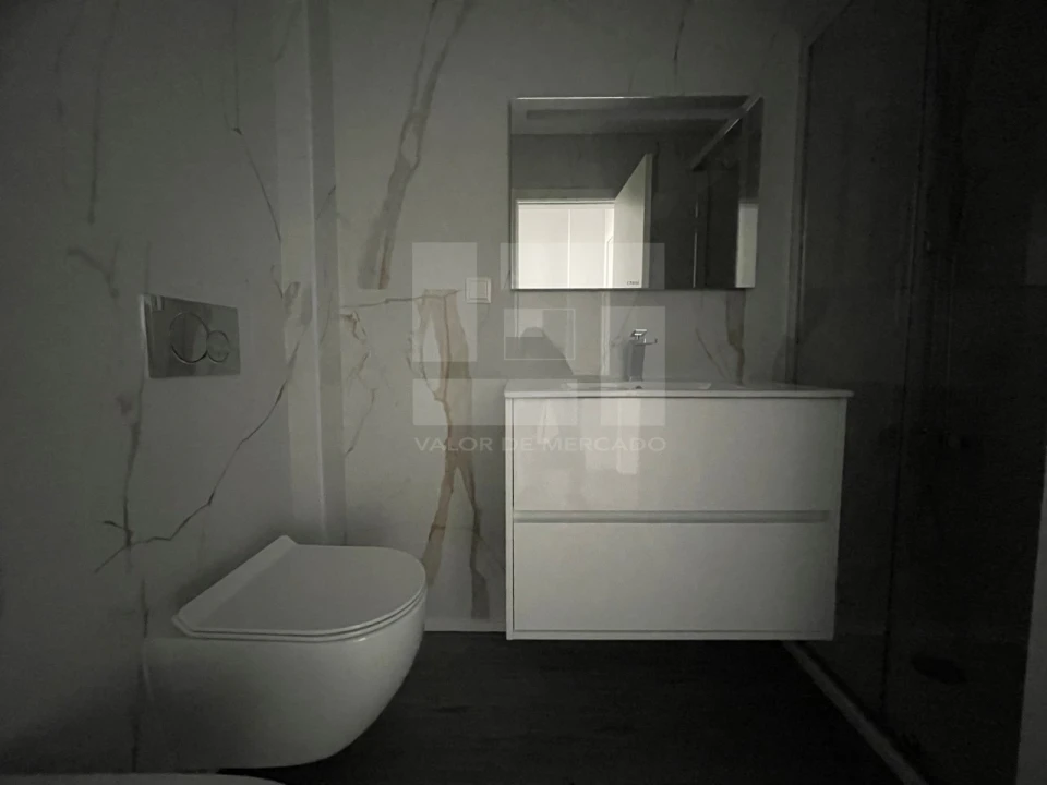 Apartamento T3 para Venda em Quelfes Foto 20
