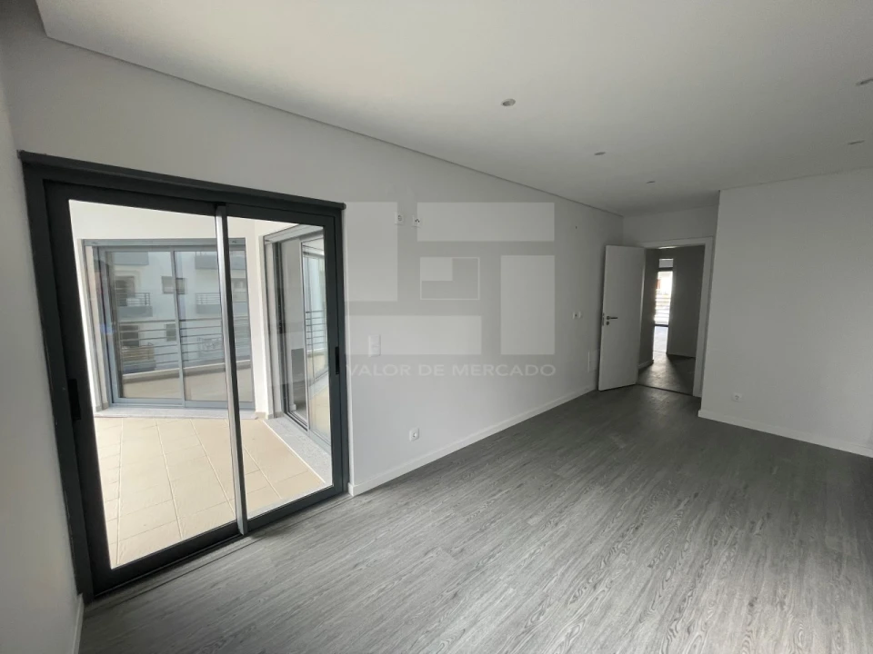 Apartamento T3 para Venda em Quelfes Foto 22
