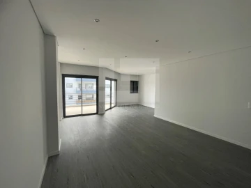 Apartamento T3 para Venda em Quelfes