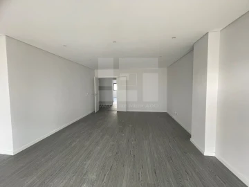 Apartamento T3 para Venda em Quelfes