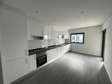 Apartamento T3 para Venda em Quelfes