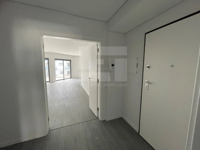 Apartamento T3 para Venda em Quelfes Foto 8