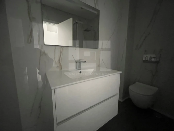 Apartamento T3 para Venda em Quelfes Foto 15