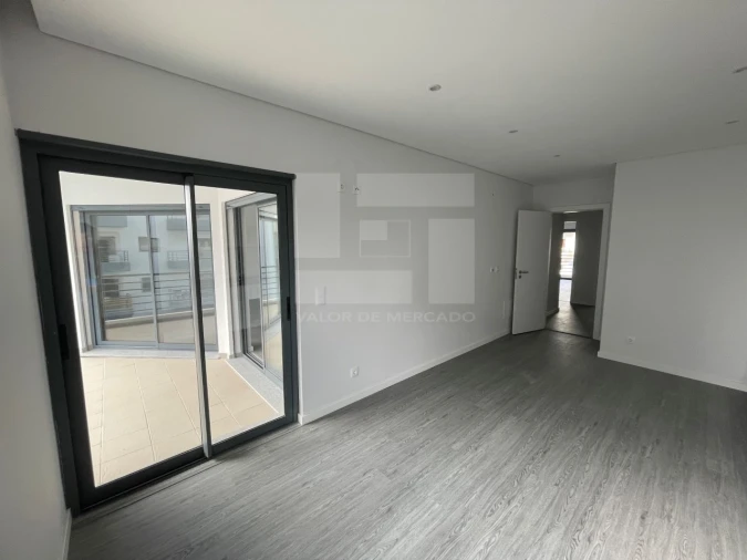 Apartamento T3 para Venda em Quelfes Foto 22