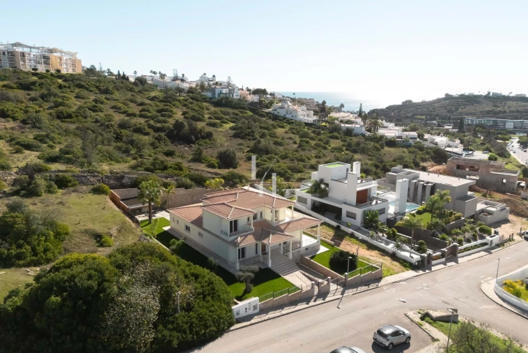 Moradia T4 para Venda em Albufeira e Olhos de Água