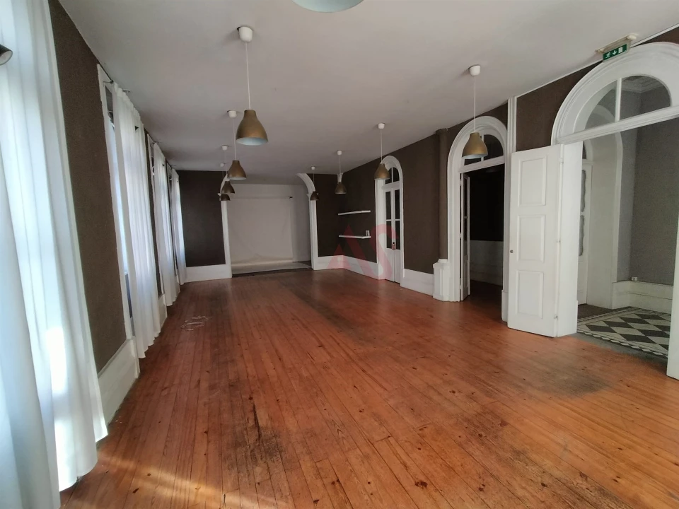 Escritório para Arrendamento em Caldas de Vizela (São Miguel e São João) Foto 4