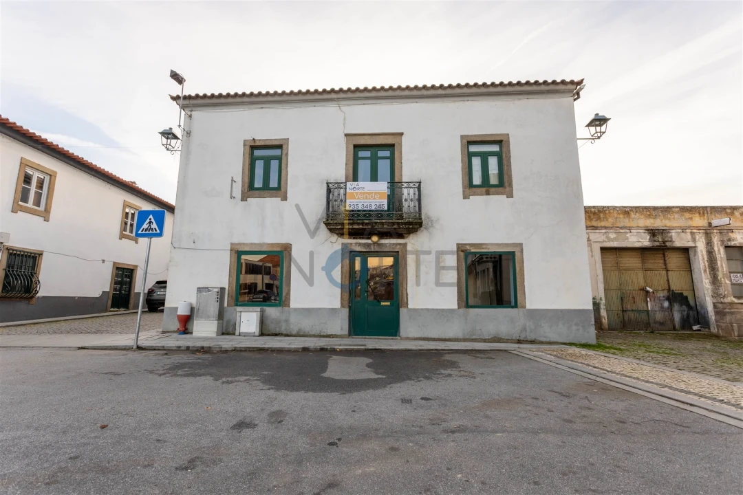 Moradia T9 para Venda em Mogadouro, Valverde, Vale de Porco e Vilar de Rei Foto 1