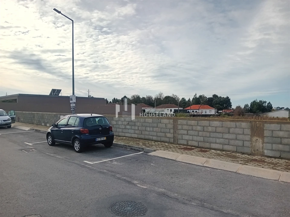 Terreno para Venda em Paços de Brandão Foto 4
