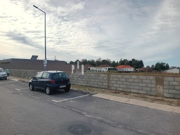 Terreno para Venda em Paços de Brandão