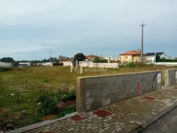 Terreno para Venda em Paços de Brandão