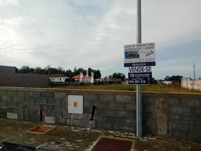 Terreno para Venda em Paços de Brandão
