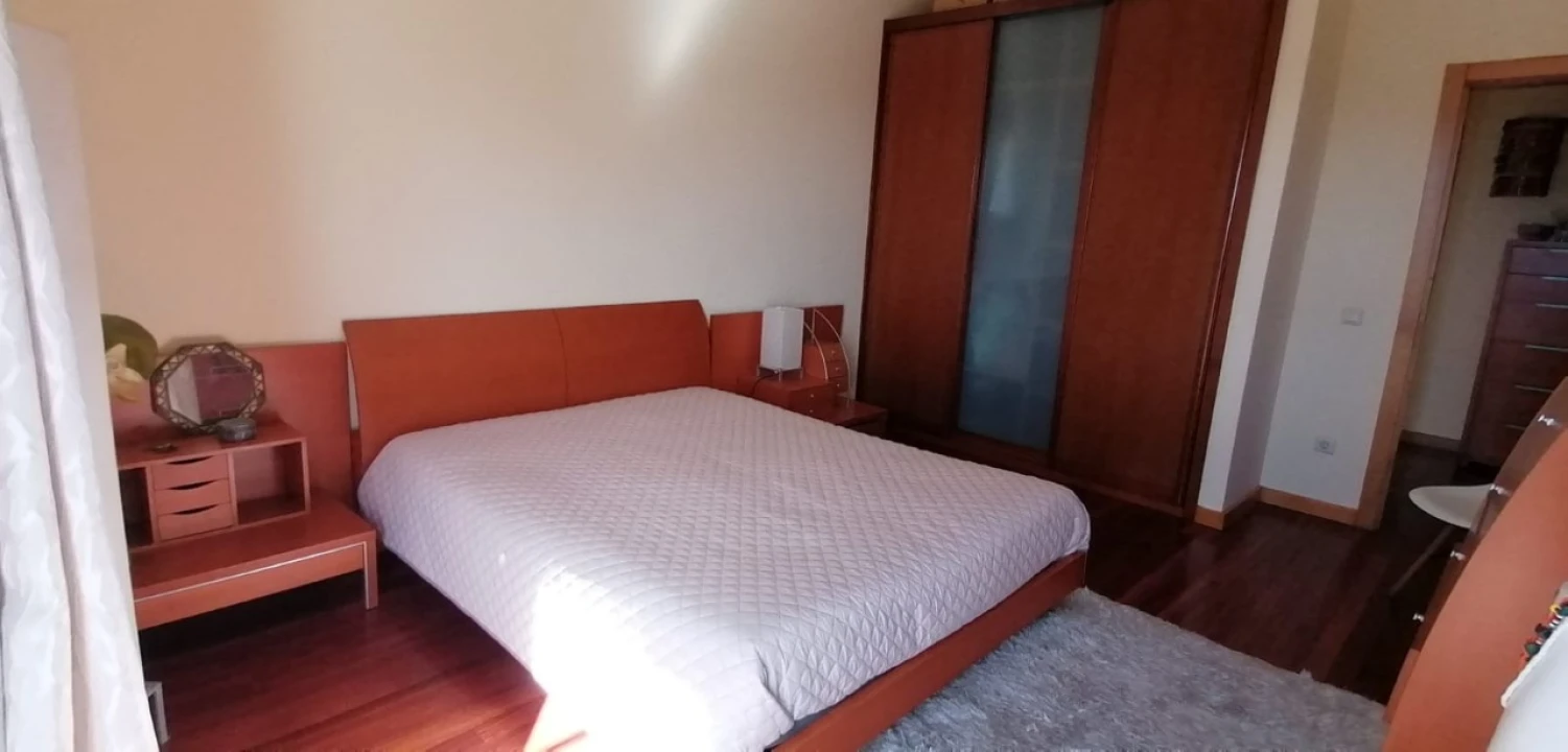 Moradia T4 para Venda em Loivo Foto 15