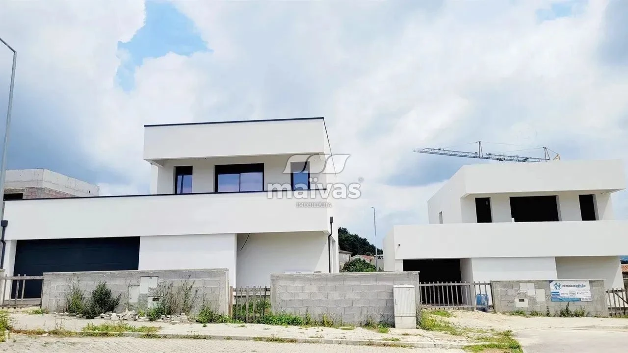 Moradia T3 para Venda em Vila Verde e Barbudo Foto 1