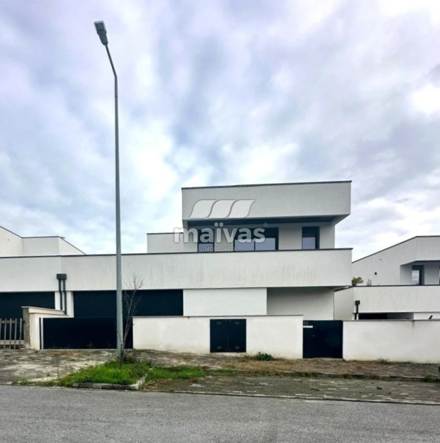 Moradia T3 para Venda em Vila Verde e Barbudo Foto 3