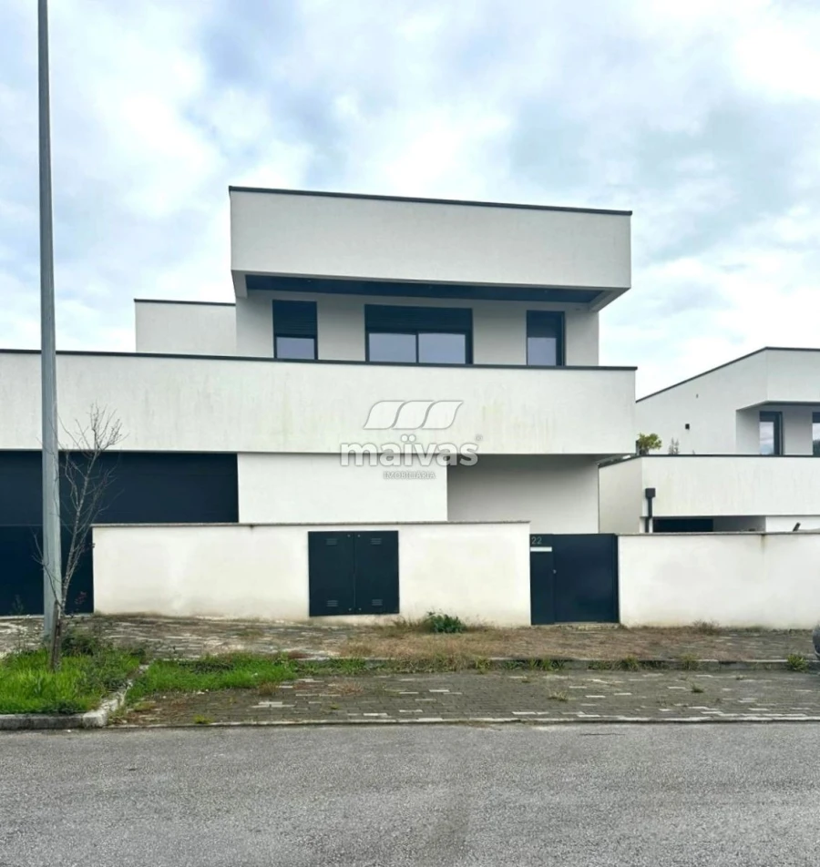 Moradia T3 para Venda em Vila Verde e Barbudo Foto 33