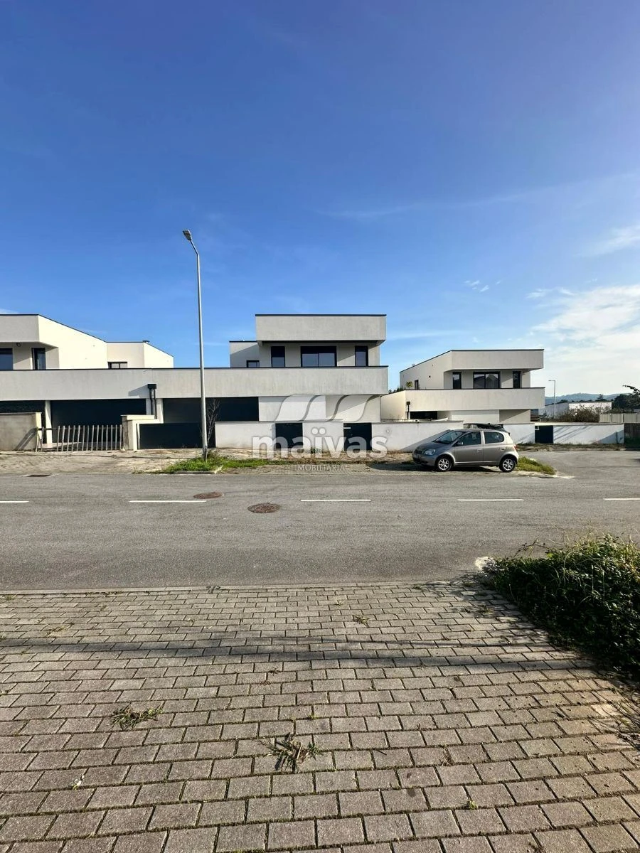 Moradia T3 para Venda em Vila Verde e Barbudo Foto 36