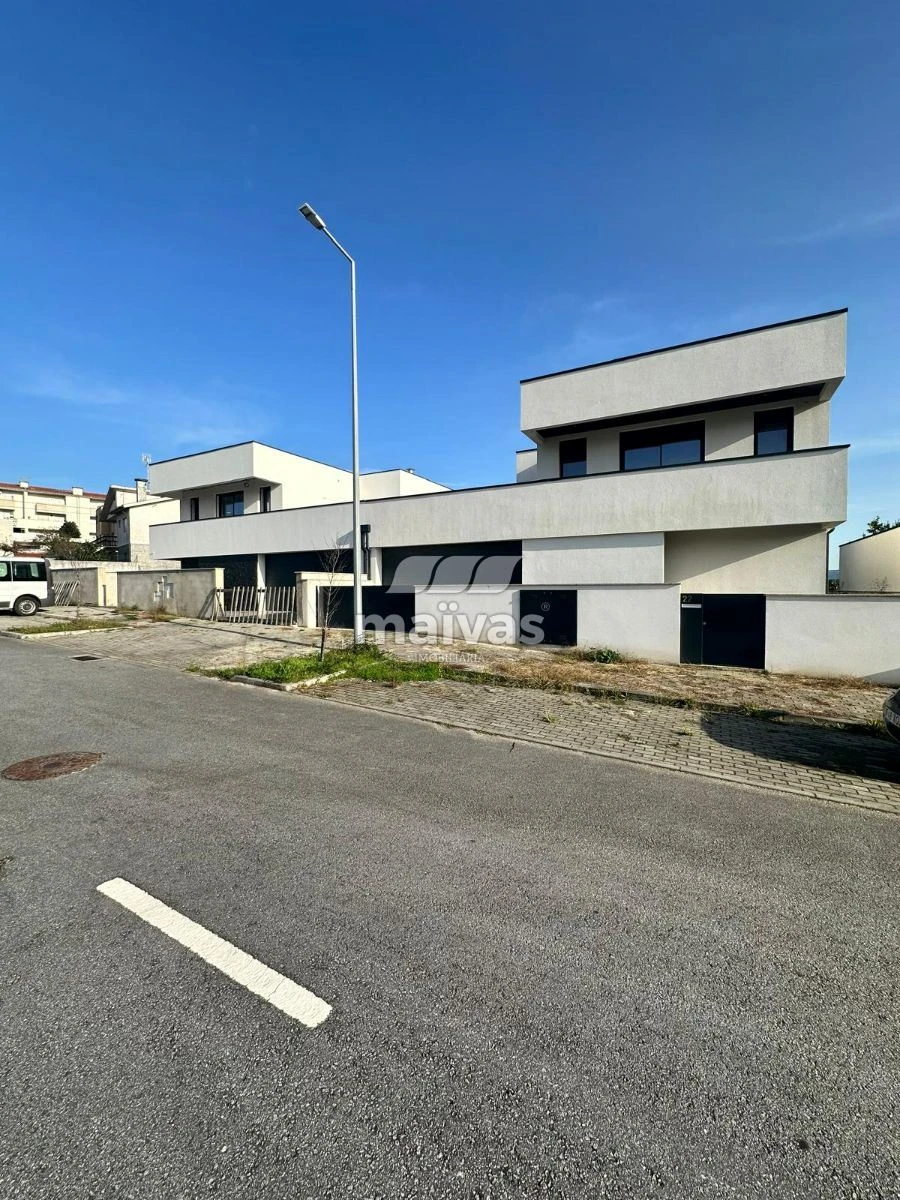 Moradia T3 para Venda em Vila Verde e Barbudo Foto 37