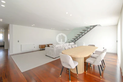 Apartamento T4 para Venda em Póvoa de Varzim, Beiriz e Argivai