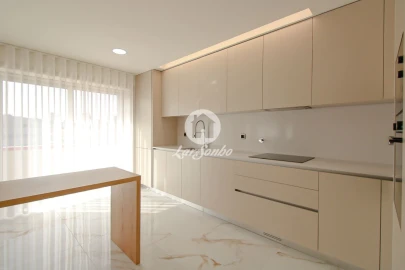 Apartamento T4 para Venda em Póvoa de Varzim, Beiriz e Argivai