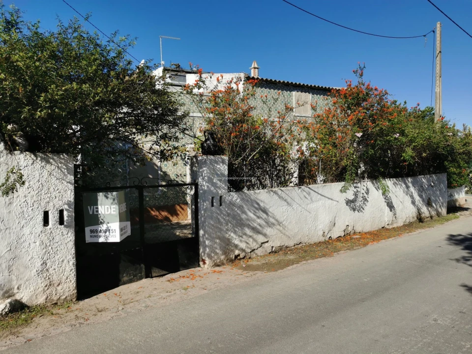 Moradia T0 para Venda em Quelfes Foto 1