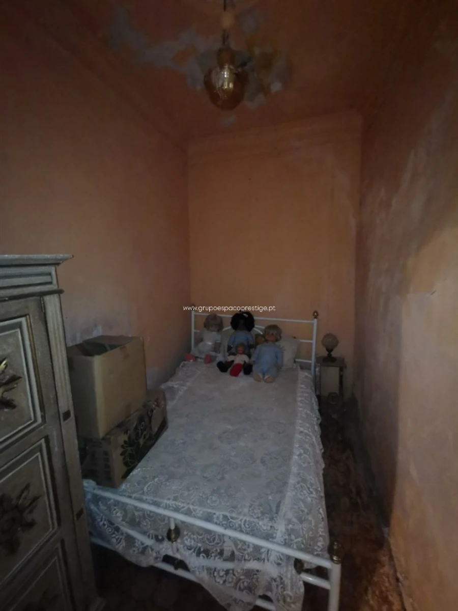 Moradia T0 para Venda em Quelfes Foto 17