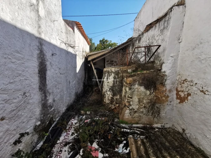 Moradia T0 para Venda em Quelfes Foto 9