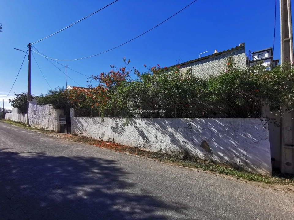 Moradia T0 para Venda em Quelfes Foto 2