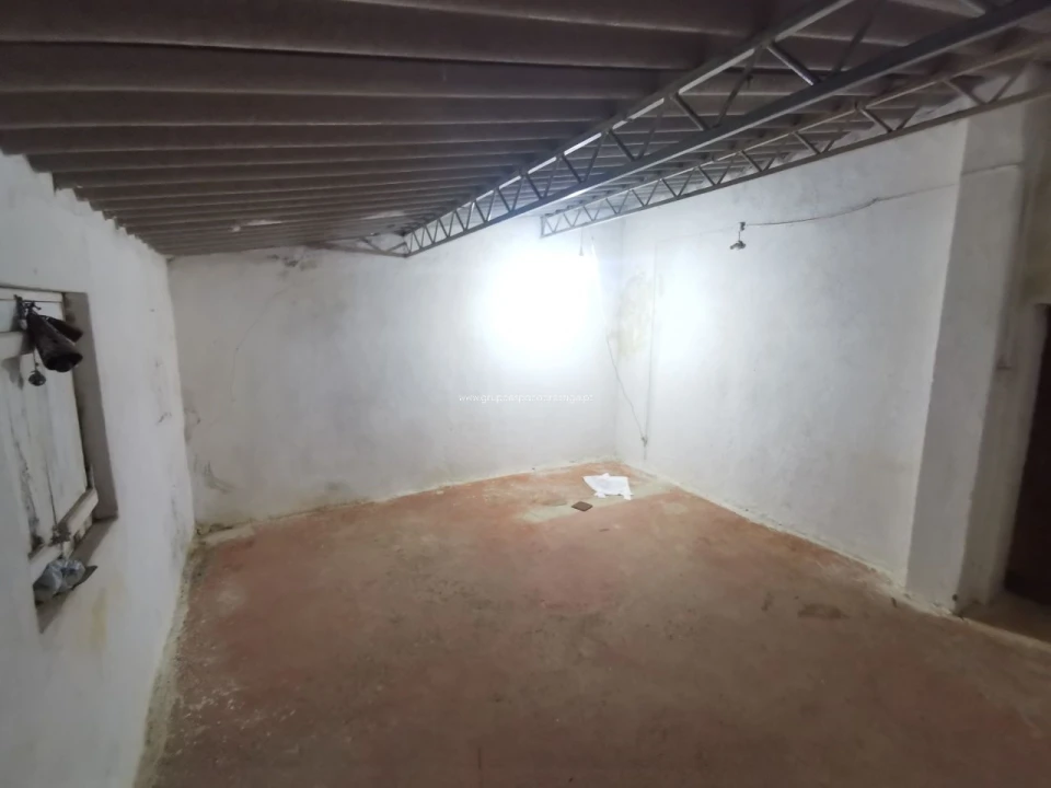 Moradia T0 para Venda em Quelfes Foto 23