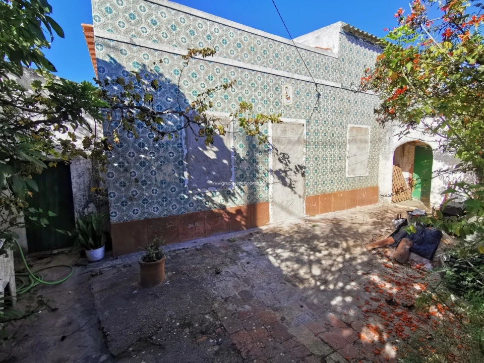 Moradia T0 para Venda em Quelfes Foto 3