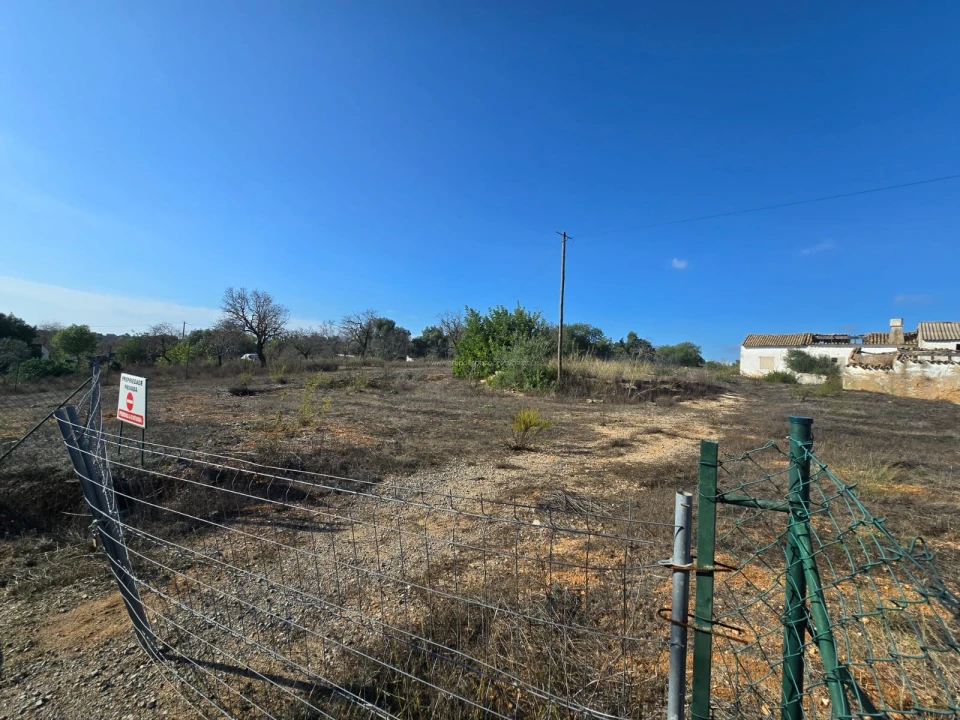 Terreno para Venda em Quelfes Foto 3