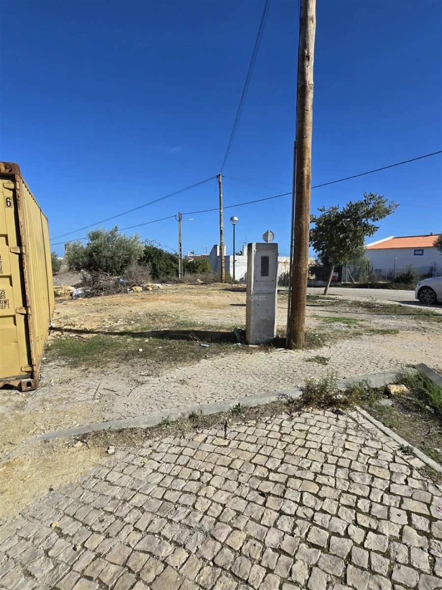 Terreno para Venda em Quelfes Foto 1
