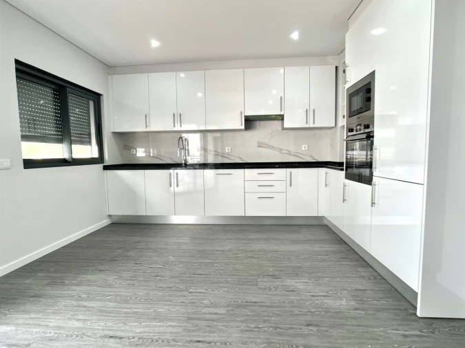 Apartamento T3 para Venda em Quelfes Foto 17