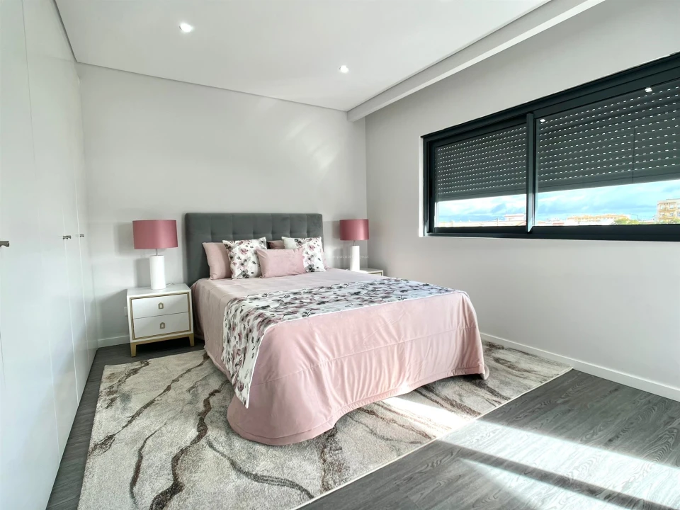 Apartamento T3 para Venda em Quelfes Foto 11
