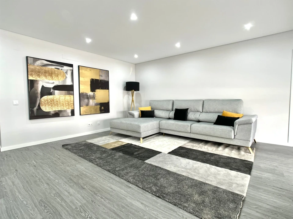 Apartamento T1 para Venda em Quelfes Foto 2