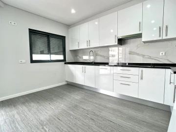 Apartamento T3 para Venda em Quelfes