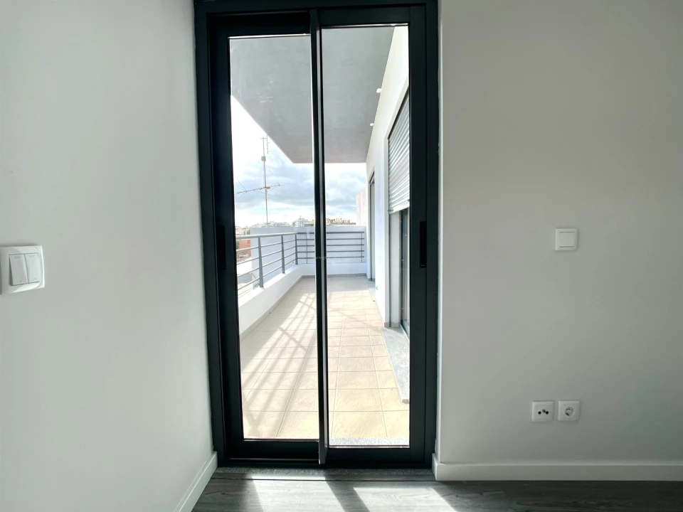 Apartamento T3 para Venda em Quelfes Foto 16