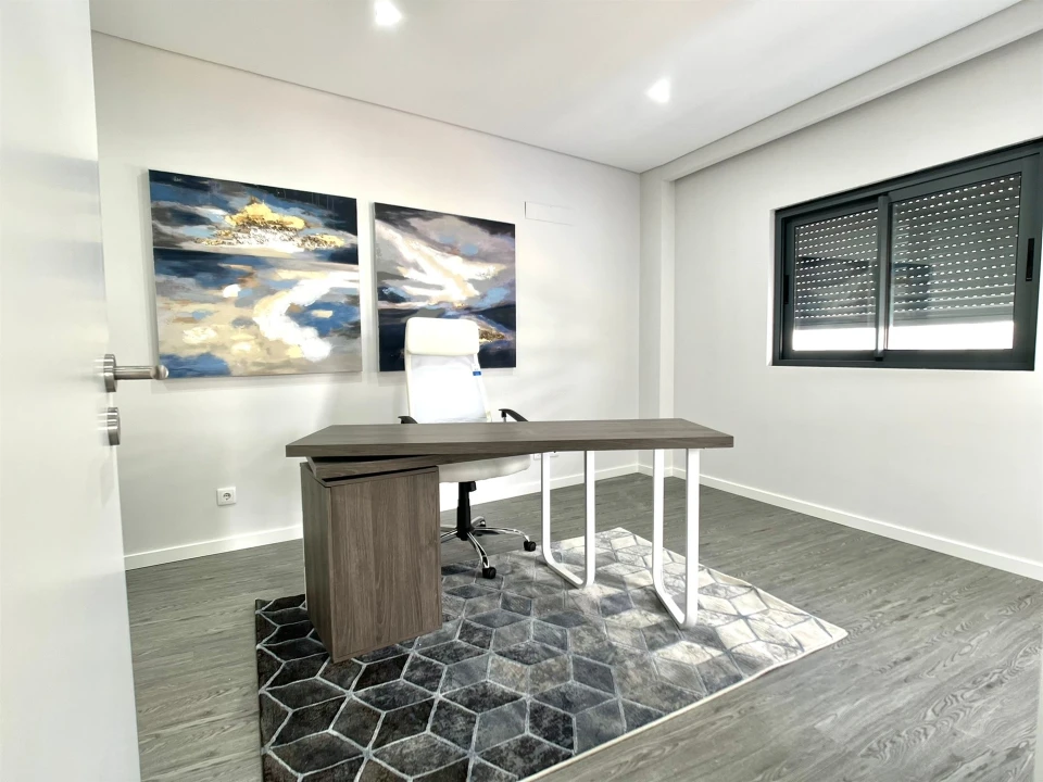 Apartamento T3 para Venda em Quelfes Foto 26