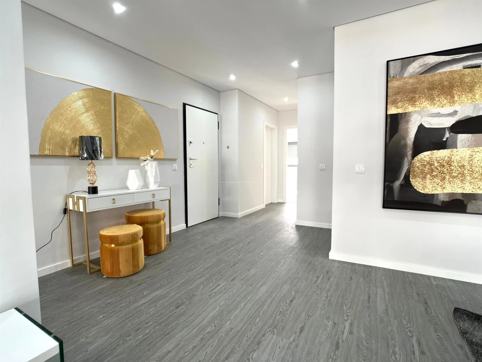 Apartamento T3 para Venda em Quelfes Foto 1