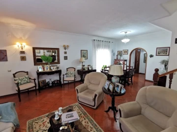 Moradia T3 para Venda em Olhão