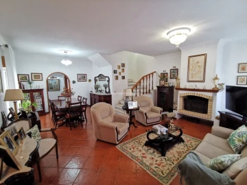 Moradia T3 para Venda em Olhão