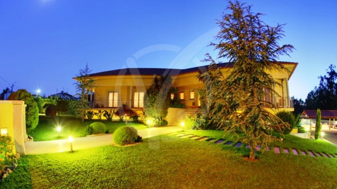 Moradia T5 para Venda em Laundos Foto 2