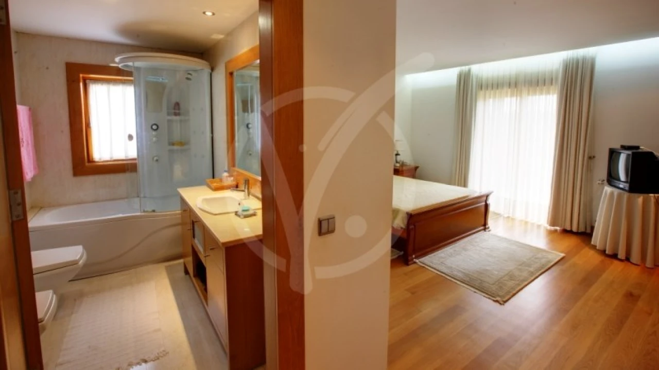 Moradia T5 para Venda em Laundos Foto 9