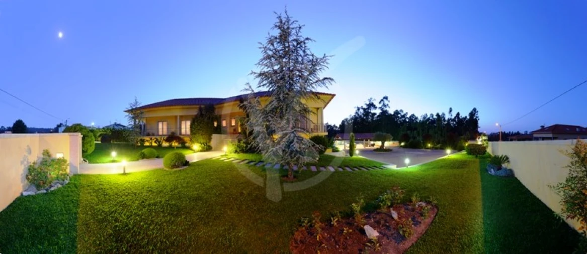 Moradia T5 para Venda em Laundos Foto 1