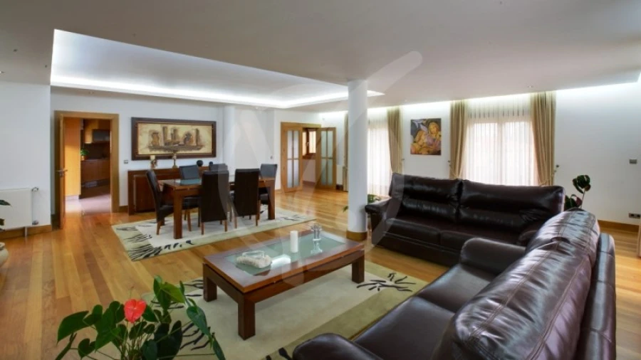 Moradia T5 para Venda em Laundos Foto 7