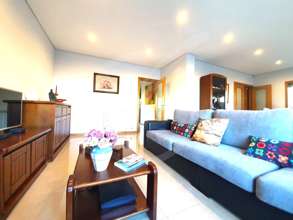 Moradia T4 para Venda em Touguinha e Touguinhó Foto 3